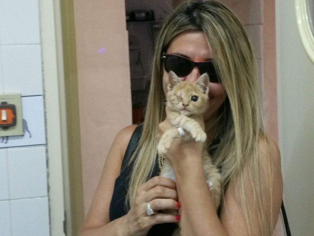 Leona y su rescatista Laura