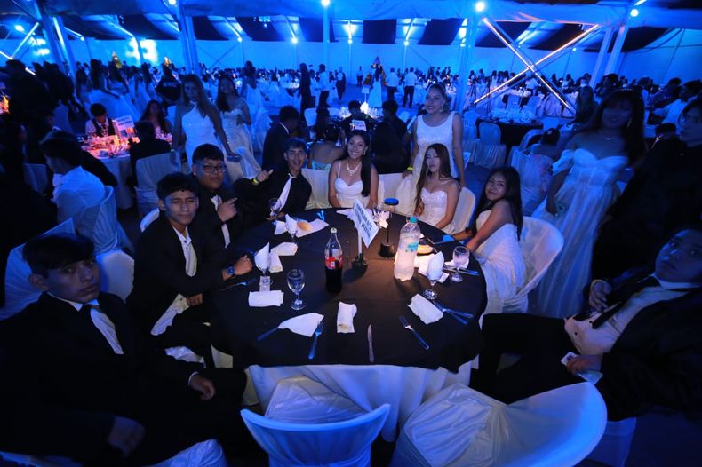 Las mejores fotos de lo que fue la Cena Blanca 2025 en capital