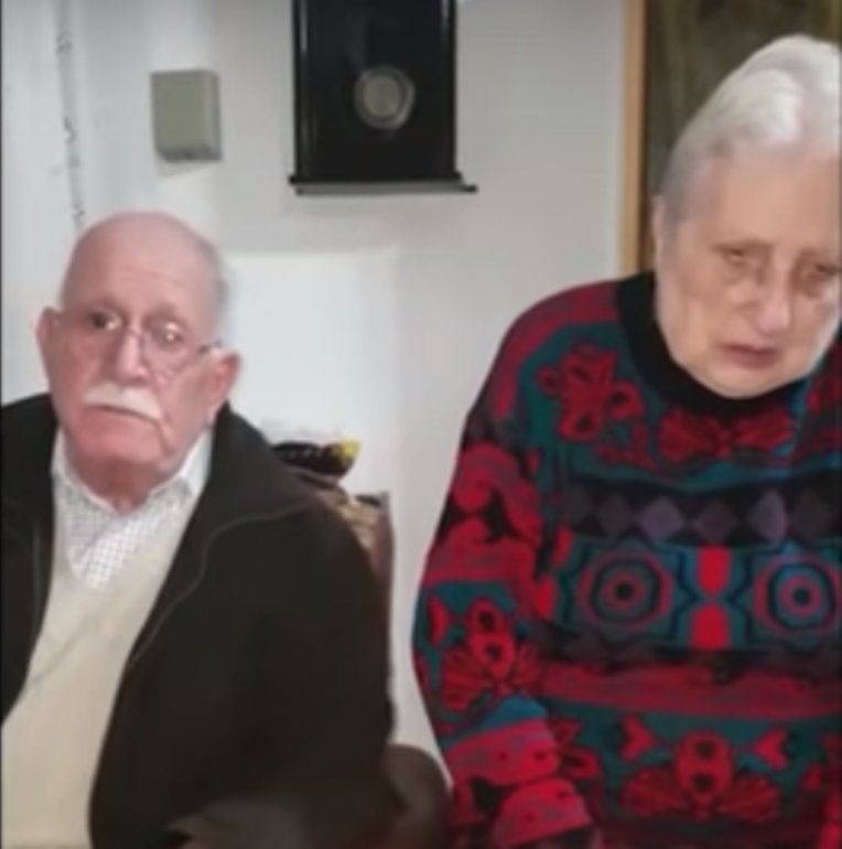 Abuelos ofrecen su jubilación a cambio de su perrita
