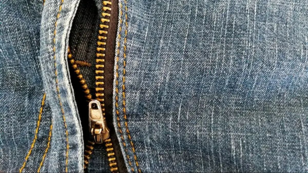 El súper truco para arreglar los cierres de la ropa con un tenedor.
