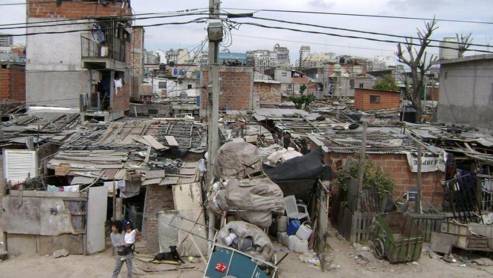 La pobreza subió cinco puntos y alcanza el máximo en la última década según la UCA