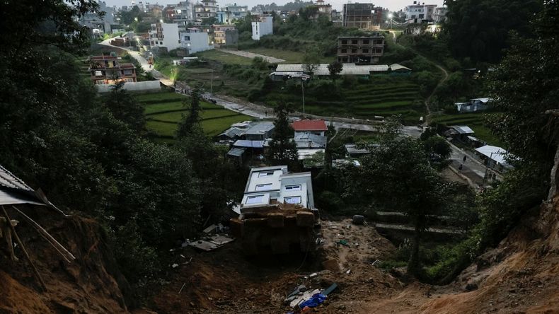 Tragedia en Nepal: una avalancha dejó 4 muertos y 12 desaparecidos