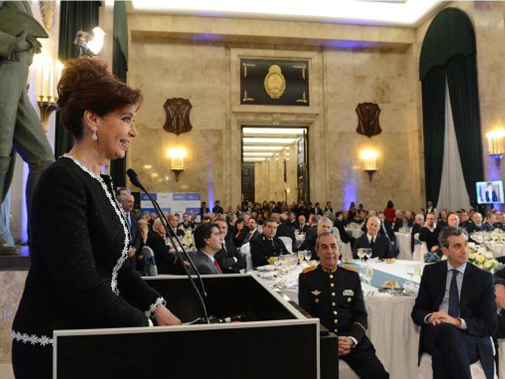 Tradicional cena con las Fuerzas Armadas
