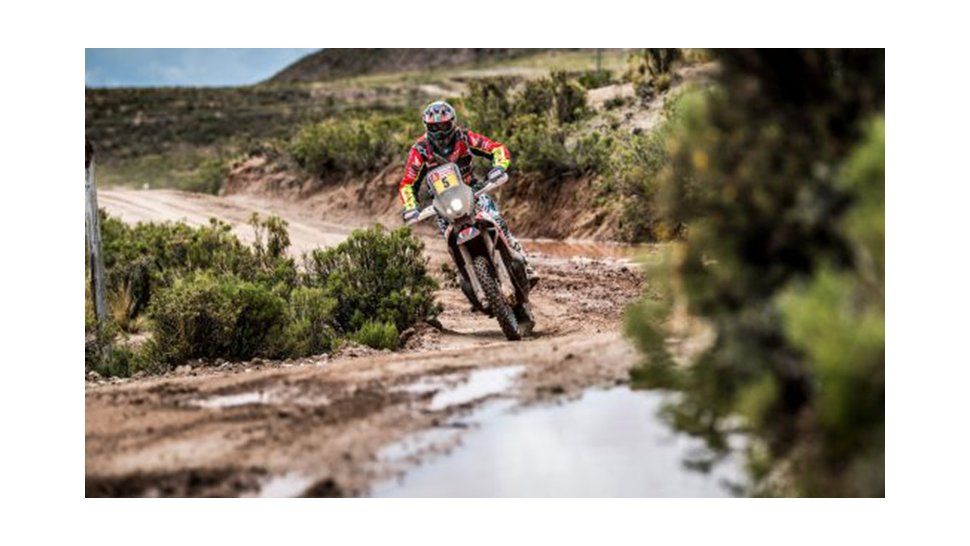 dakar 2018: un lesionado barreda bort llego primero a uyuni