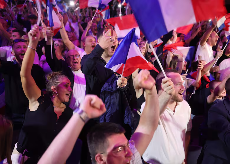 Para la hora de cierre de las urnas en Francia, la participación fue de casi el 60%, en comparación con el 39,42% de hace dos años, la cifra de participación comparable más alta desde la votación legislativa de 1986, dijo el director de investigación de Ipsos Francia, Mathieu Gallard.