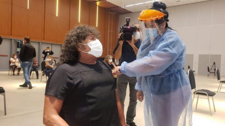 La Mona Jiménez recibió la vacuna contra el covid-19