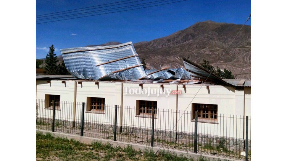 Huacalera: el viento levantó el techo de una escuela rural construida en 2013