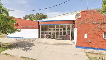 Pánico en Mendoza: una adolescente disparó y se atrincheró en una escuela