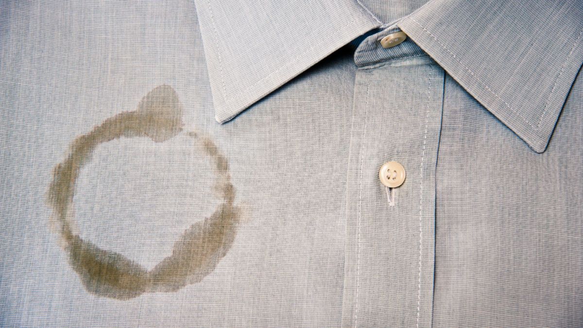 Las manchas de aceite en la ropa son difíciles pero no imposibles.