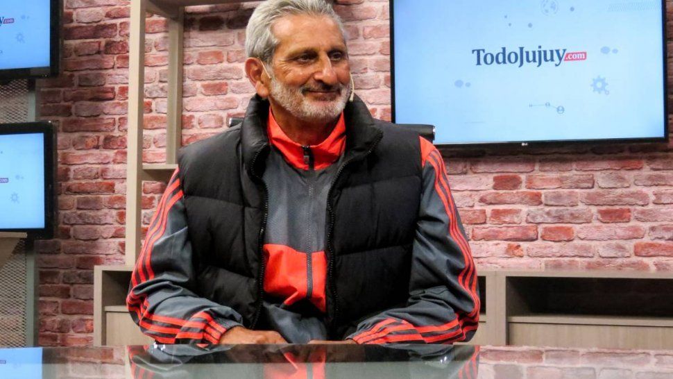 Néstor Gómez – Profesor de básquet
