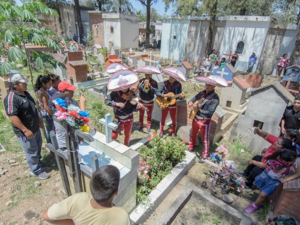 Visita a los cementerios