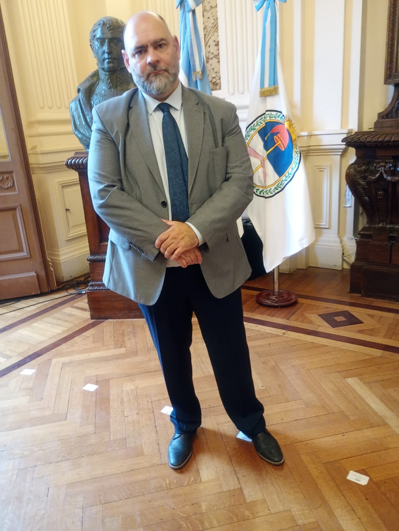 Carlos Ariel Gil Urquiola.