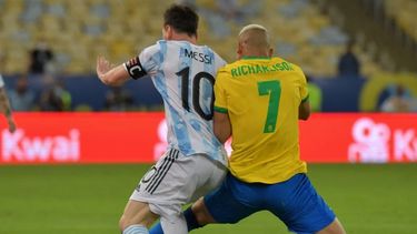 Richarlison, el jugador del Everton y de la selección de Brasil, manifestó su admiración por Messi.