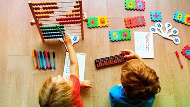 Los niños jugando aprenden