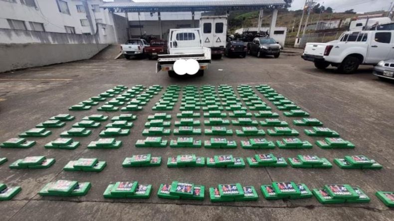 Hallaron casi media tonelada de cocaína con la imagen de Erling Haaland en un camión en la frontera de Ecuador.